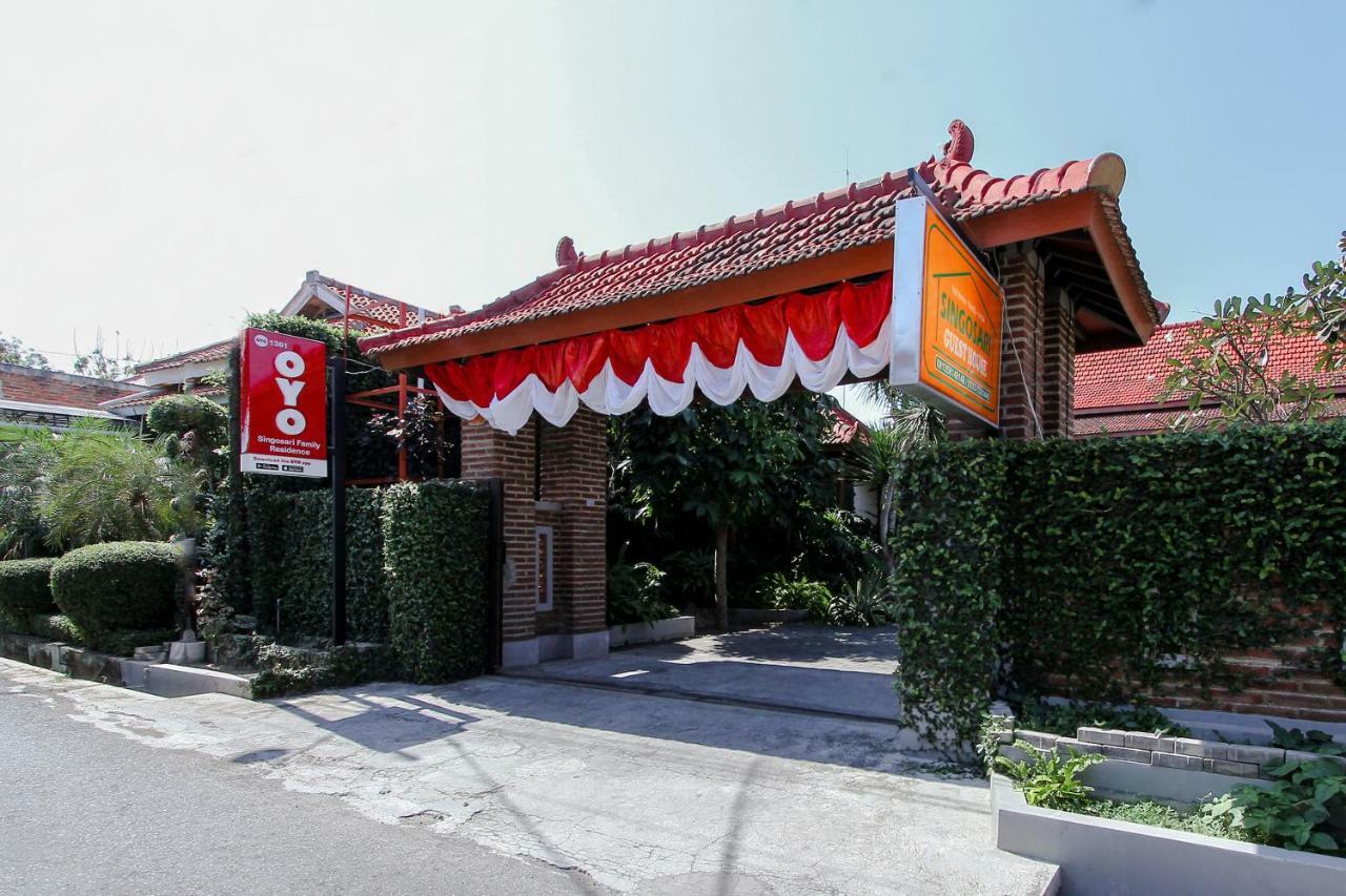 Oyo 1361 Singosari Family Residence Banyuwangi  Exterior foto